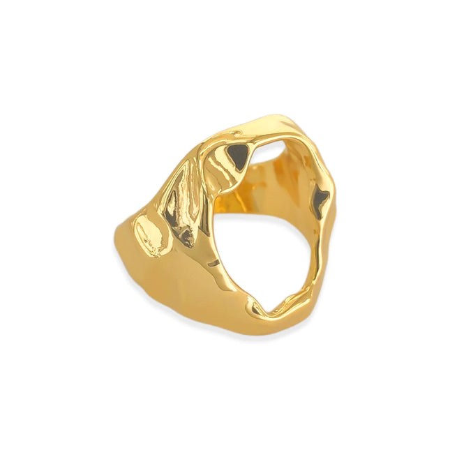 An eye-catching hammered texture and geometric pattern, adding a touch of elegance to your look for years to come. Material: 18k gold / rhodium plated, triple plated ring