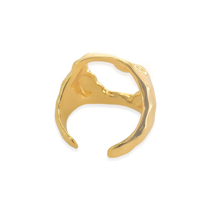 An eye-catching hammered texture and geometric pattern, adding a touch of elegance to your look for years to come. Material: 18k gold / rhodium plated, triple plated ring