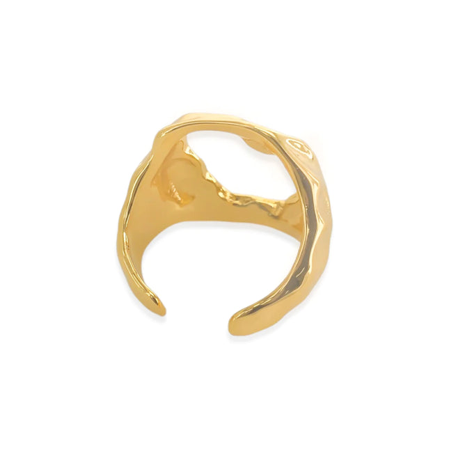 An eye-catching hammered texture and geometric pattern, adding a touch of elegance to your look for years to come. Material: 18k gold / rhodium plated, triple plated ring